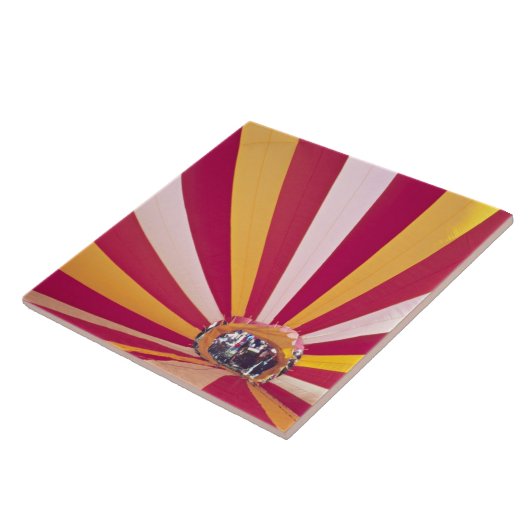 Mensen die een hete luchtballon vullen, Fort Colli Tegeltje (Zijkant)