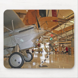Mensen die het National Museum of Naval Aviation b Muismat