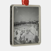 Mensen die in de buitenwereld ontspannen zwemmen metalen ornament (Rechts)