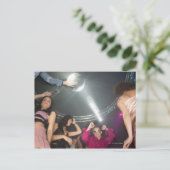 Mensen die in een club dansen briefkaart (Staand voorkant)