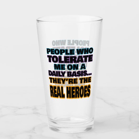 Mensen die mij dagelijks tolereren zijn helden glas (Voorkant)