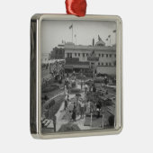 Mensen die mini golf-uitzicht-B&W spelen Metalen Ornament (Rechts)