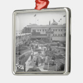 Mensen die mini golf-uitzicht-B&W spelen Metalen Ornament (Links)