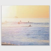 Mensen die op het strand surfen cadeaupapier (Vlak)