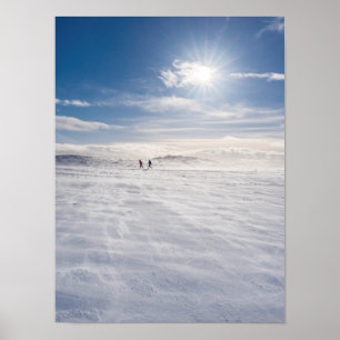 Mensen die over sneeuw lopen, IJsland Poster