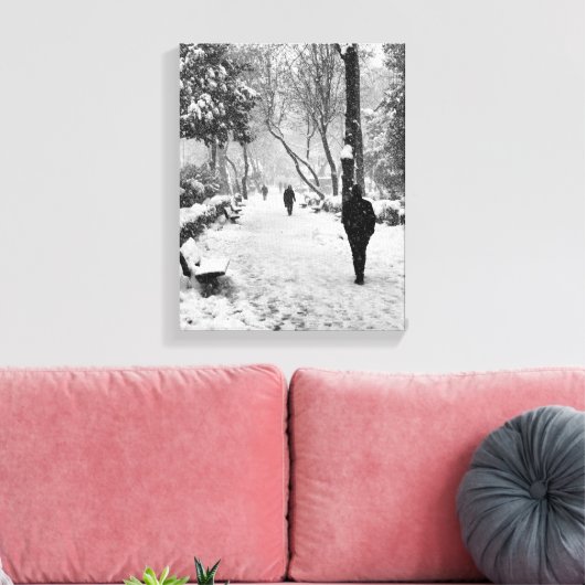 Mensen in het park op sneeuwwinterdag canvas afdruk (Insitu (Woonkamer))