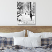 Mensen in het park op sneeuwwinterdag canvas afdruk (Insitu (Slaapkamer))