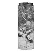 Mensen in het park op sneeuwwinterdag thermosbeker (Achterkant)