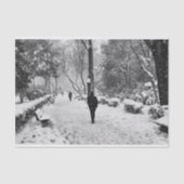 Mensen in het park op sneeuwwinterdag tissuepapier (Voorkant)