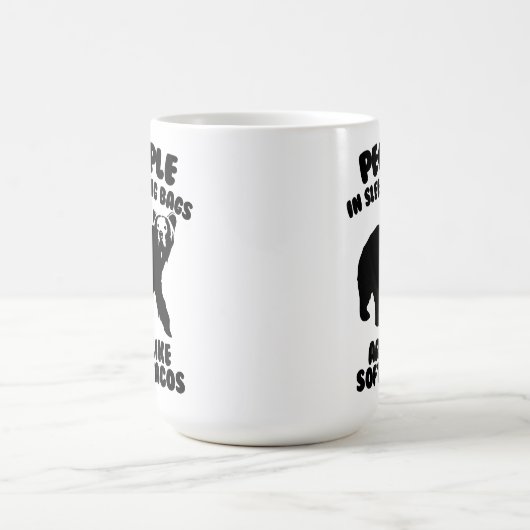 Mensen in slaapzakken lijken op zachte taco's koffiemok (Center)