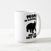 Mensen in slaapzakken lijken op zachte taco's koffiemok (Voorkant rechts)