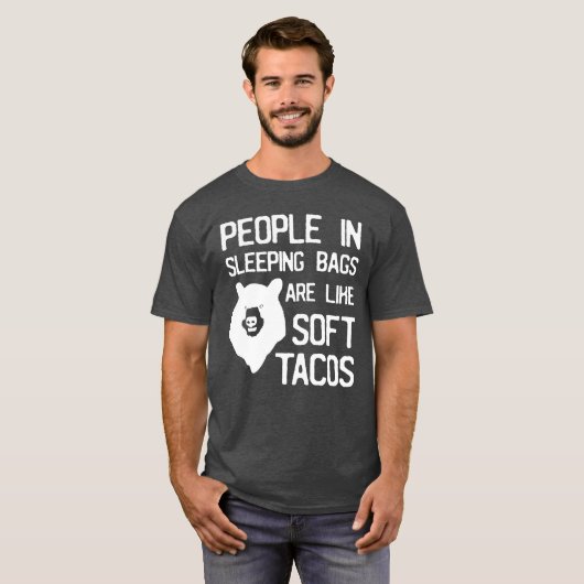Mensen in slaapzakken zijn net een zachte taco-hum t-shirt (Voorkant volledig)