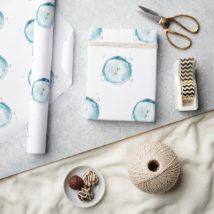 Mensen inpakken cadeaupapier