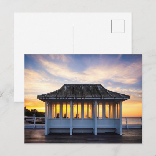 Mensen kijken naar zonsondergang op Cromer pier in Briefkaart (Voorkant / Achterkant)