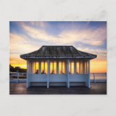 Mensen kijken naar zonsondergang op Cromer pier in Briefkaart (Voorkant)