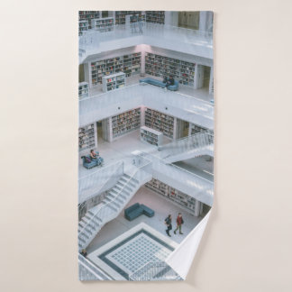 MENSEN KUNNEN IN DE BIBLIOTHEEK VAN BINNEN BADHANDDOEK