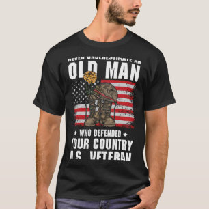Mensen Onderschatten Een Oude Man Die Land Verdedi T-shirt