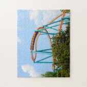 Mensen op de achtergrond van het onderzetter van d legpuzzel (Verticaal)