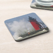 Mensen op een steegje zien grote golven in 2 drankjes onderzetter (Linkerzijde)