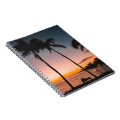 Mensen op het strand bij zee notitieboek (Rechterzijde)