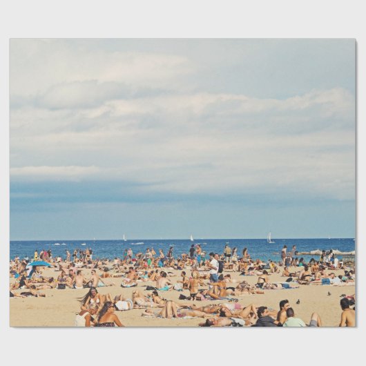 Mensen op het strand op bruin zand cadeaupapier (Vlak)