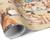 Mensen op het strand op bruin zand cadeaupapier (Rol Hoek)