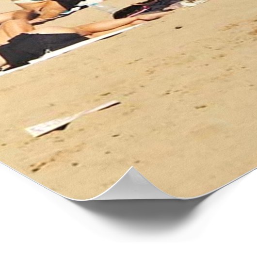 Mensen op het strand op bruin zand poster (Hoek)