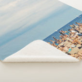 Mensen op het strand op bruin zand sherpa deken (3/4)
