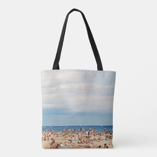 Mensen op het strand op bruin zand tote bag (Achterkant)
