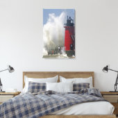 Mensen op steiger kijken naar grote brekende golve canvas afdruk (Insitu (Slaapkamer))