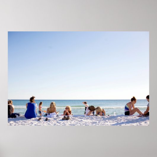Mensen op witte zanden op het strand poster (Voorkant)
