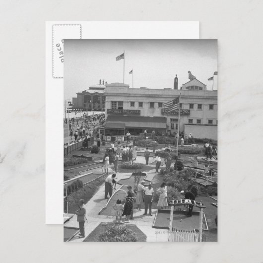 Mensen spelen minigolf verhoogde uitzicht B & W Briefkaart (Voorkant / Achterkant)