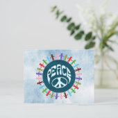 Mensen verenigd in de wereld in een vredessymbool briefkaart (Staand voorkant)
