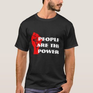 "Mensen zijn de macht" met de geklonken vuist T-shirt