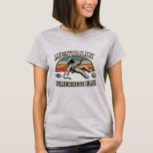 Mentaal ergens anders Retro astronaut droge humor T-shirt