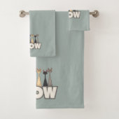 Meow Peeking Cats Funny Sage Green Cat Lover Print Bad Handdoek (Insitu)