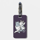 Meow Pounce Snuggle – Schattigee slapende katten Bagagelabel (Achterkant verticaal)