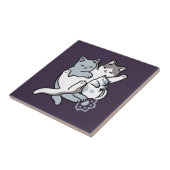 Meow Pounce Snuggle – Schattigee slapende katten Tegeltje (Zijkant)