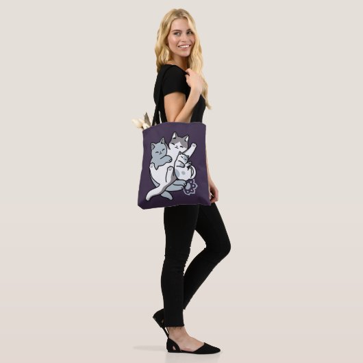 Meow Pounce Snuggle – Schattigee slapende katten Tote Bag (Op model)
