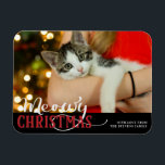 Meowy Christmas Cute Cat Voeg uw aangepaste foto t Magneet<br><div class="desc">Meowy Christmas Cute Cat Voeg uw aangepaste foto - vakantie typografie met leuke vakantie woordspeling citaat en uw foto. Met trendy scripttekst in helder rood en grijs. Een Funny & schattig citaat voor kerst Pet Lovers, feestdagen, en het winterseizoen. Leuk voor het hele gezin! Voeg gewoon uw aangepaste Photo Magnet-kaart...</div>