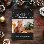 Meowy Kerstmis - Kat kerstfoto Feestdagenkaart<br><div class="desc">Een charmante zwarte en witte kerstkaart met Meowy Kerstmis,  geschreven in witte,  met de hand geschreven lettertypen,  versierd met oren en whiskers. Voeg een foto van je kat toe,  samen met je namen en het jaar. De achterzijde heeft zwarte stippen tegen een sneeuwwitte achtergrond.</div>