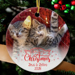Meowy Kerstmis twee afbeeldingen leuke kattenliefh Keramisch Ornament<br><div class="desc">Ideaal voor elke kattenliefhebber,  deze mooie tweeslachtige kerstversiering is een leuke "Meowy Kerstmis"-ondertitel die is gedecoreerd met schattige kattenoren en sneeuwvlokken. Pas dit ornament eenvoudig aan met twee afbeeldingen van uw favoriete kat,  de naam of namen van uw kat(s) en het lopende jaar.</div>