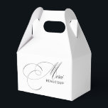 Merci Beaucoup Elegante Kalligrafie Dank u Bedankdoosjes<br><div class="desc">Minimalisme met een elegante twist in deze tijdloze bedankdoos ontwerp met prachtige kalligrafie script in zwart spelling uit Merci en het woord BEAUCOUP in moderne sans serif op een eenvoudige witte achtergrond. De combinatie is smaakvol en stijlvol. Dit ontwerp is een prachtige keuze voor zakelijke of persoonlijke gelegenheden, bruiloften, douches,...</div>