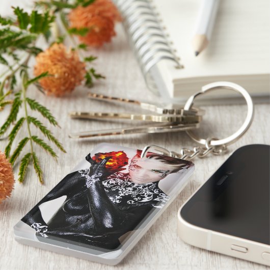 Meredith in brand sleutelhanger (Voorkant Rechts)