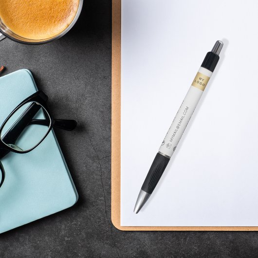 Merk kleur business logo naam telefoon mail websit pen