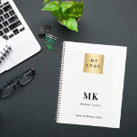 Merk kleur monogram initialen business 2025 planner<br><div class="desc">Transparante achtergrond,  voeg uw merkkleur toe in de ontwerptool. Zwarte tekst. Personaliseer en voeg uw logo,  monogram initialen,  naam en een titel jaar 2025 (of elk jaar). Je logo aan de voor- en achterkant. Ruimte voor uw website adres op de achterkant.</div>