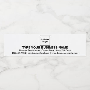 Merk op witte flacon waterfles etiket