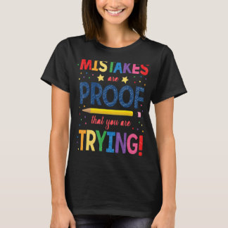 Merkfouten zijn een bewijs dat je een vun motivat t-shirt
