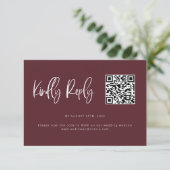 Merlot Red Modern Minimalist Wedding QR Code RSVP Kaartje (Staand voorkant)