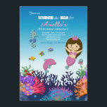 Mermaid and Friends Invitation Kaart<br><div class="desc">Een uitnodiging onder het zee met een schattige zeemeermin en haar zee vrienden. Ontworpen door: Freepik). Ontworpen door: Freepik). () De kaart is gemakkelijk aan te passen aan de tekst, het lettertype, de tekenkleur, de papieren vormopties en de keuze uit zes papiertypen.() Niet precies wat je zoekt? Al onze producten...</div>